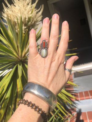 Vintage Native American Indian red coral white catseye Size 5.5 sterling silver southwestern saddle
