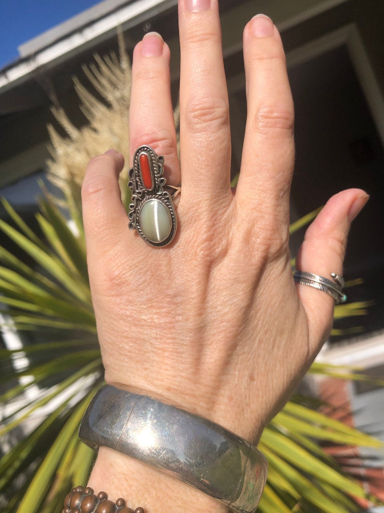 Vintage Native American Indian red coral white catseye Size 5.5 sterling silver southwestern saddle