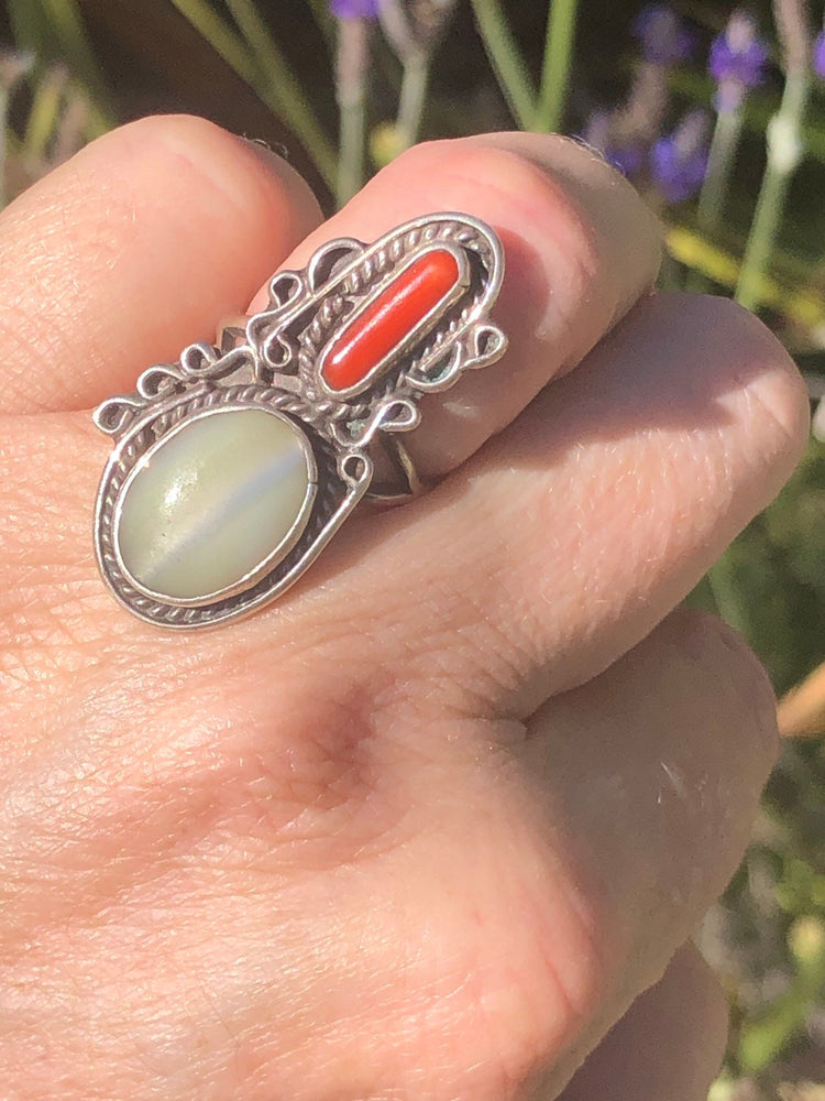 Vintage Native American Indian red coral white catseye Size 5.5 sterling silver southwestern saddle
