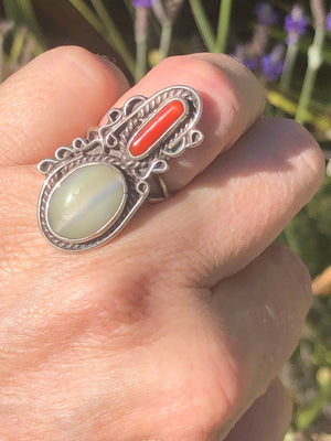 Vintage Native American Indian red coral white catseye Size 5.5 sterling silver southwestern saddle