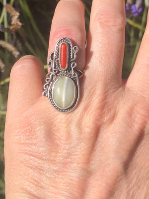 Vintage Native American Indian red coral white catseye Size 5.5 sterling silver southwestern saddle