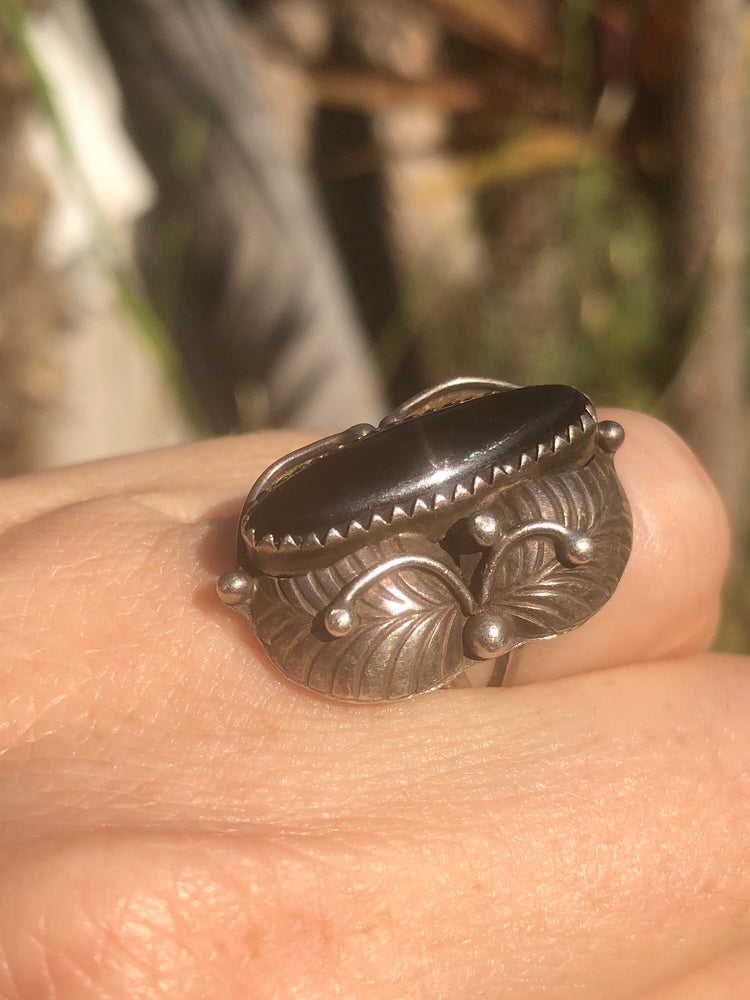 vintage Native American Indian Black onyx sterling silver  gemstone ring size 5 Southwestern squash blossom old pawn