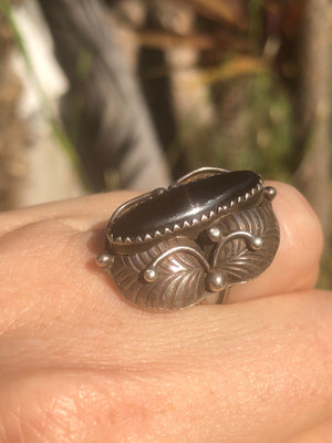 vintage Native American Indian Black onyx sterling silver  gemstone ring size 5 Southwestern squash blossom old pawn