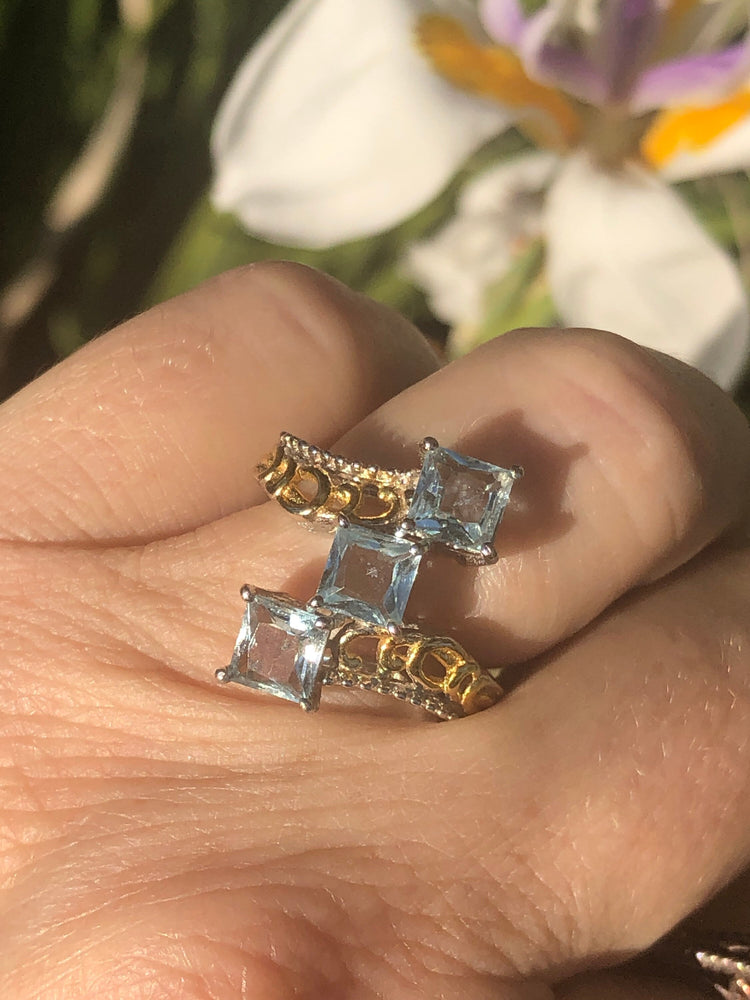 Beautiful blue topaz triple stone ring  sterling silver 925 gold tone too princess cut size 5.25