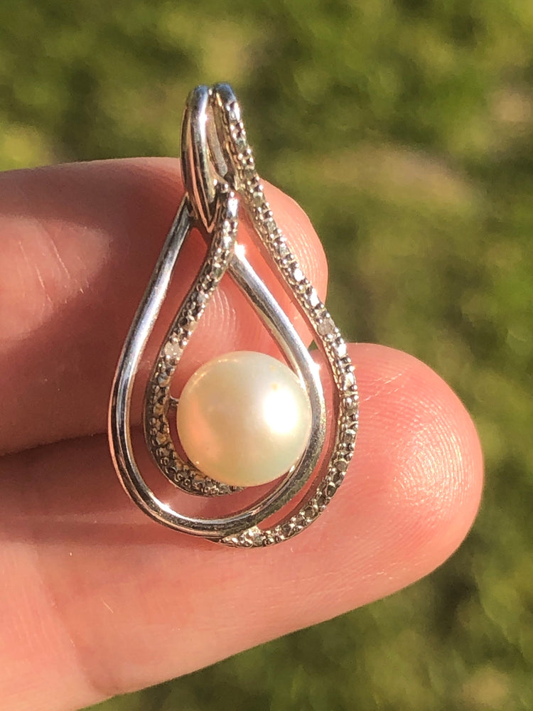 Beautiful Genuine Pearl & Illusion Accent Diamond Sterling Silver Pendant for Necklace