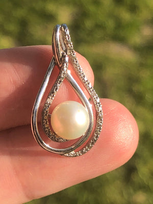 Beautiful Genuine Pearl & Illusion Accent Diamond Sterling Silver Pendant for Necklace