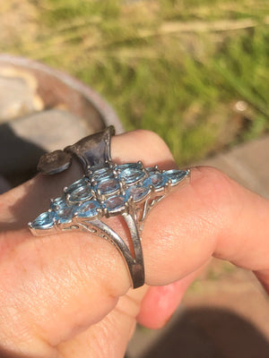 Beautiful blue topaz gemstone ring diamond shape statement Size 7.5 stunning