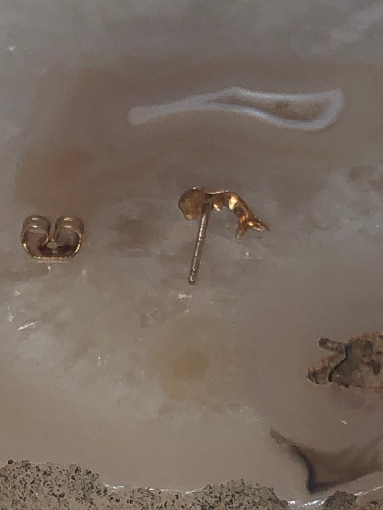 Nice 14 karat yellow gold single Dolphin Stud earring 14kt