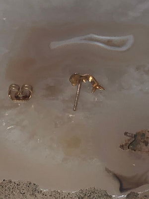 Nice 14 karat yellow gold single Dolphin Stud earring 14kt