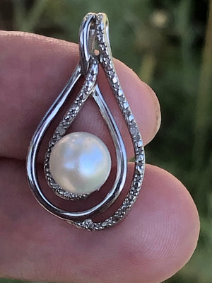 Beautiful Genuine Pearl & Illusion Accent Diamond Sterling Silver Pendant for Necklace