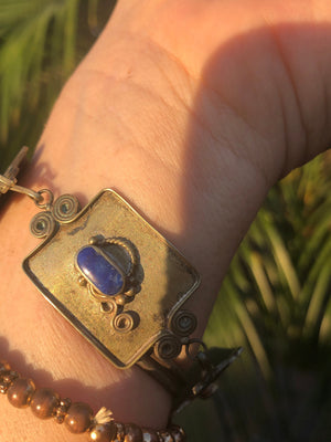 Beautiful lapis lazuli Silver tone bracelet appears tribal vintage