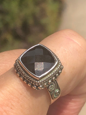 Beautiful large faceted black onyx gemstone ring sterling silver 925 cushion cut. Size 7