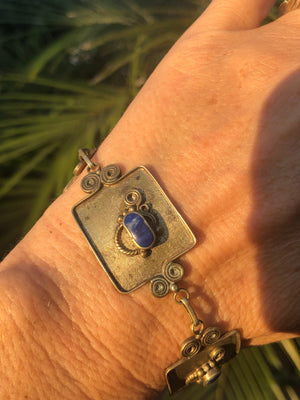Beautiful lapis lazuli Silver tone bracelet appears tribal vintage
