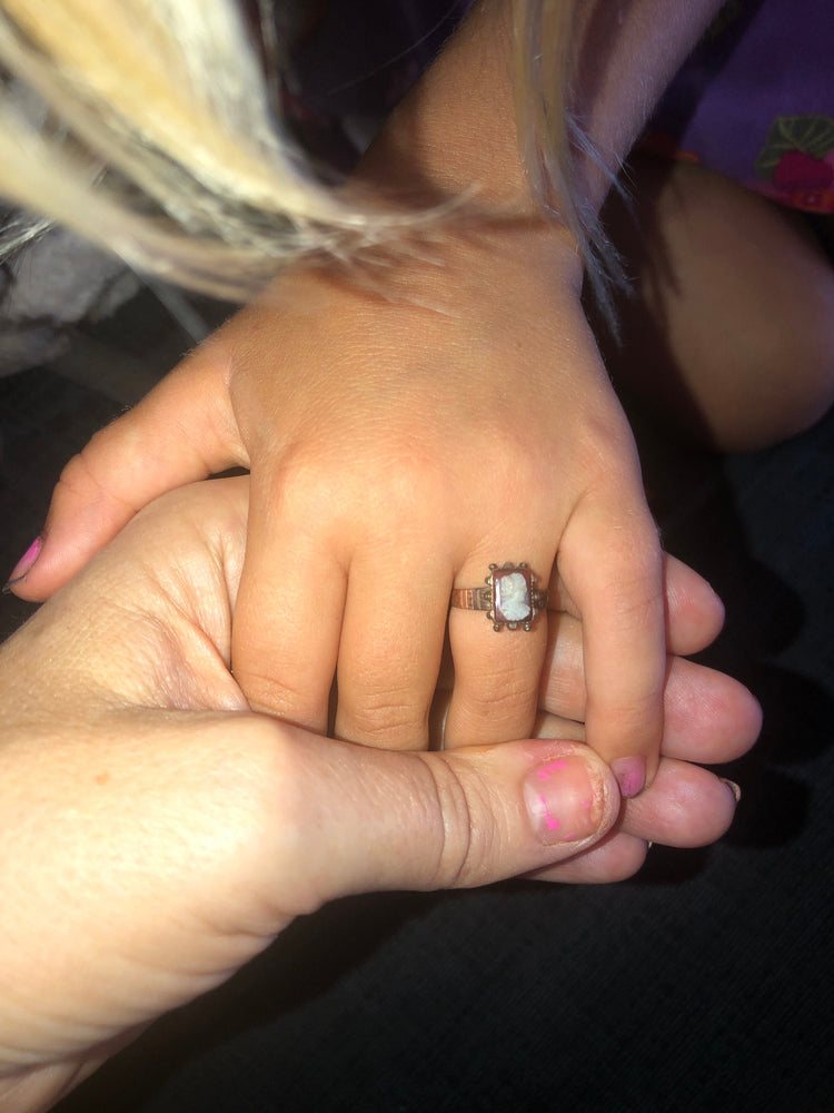 Victorian 10 Karat Yellow Gold Carnelian Shell Gemstone Carved Cameo Ring Babys Children’s Child’s Size Split Band 10KT KT Antique Size 1.5