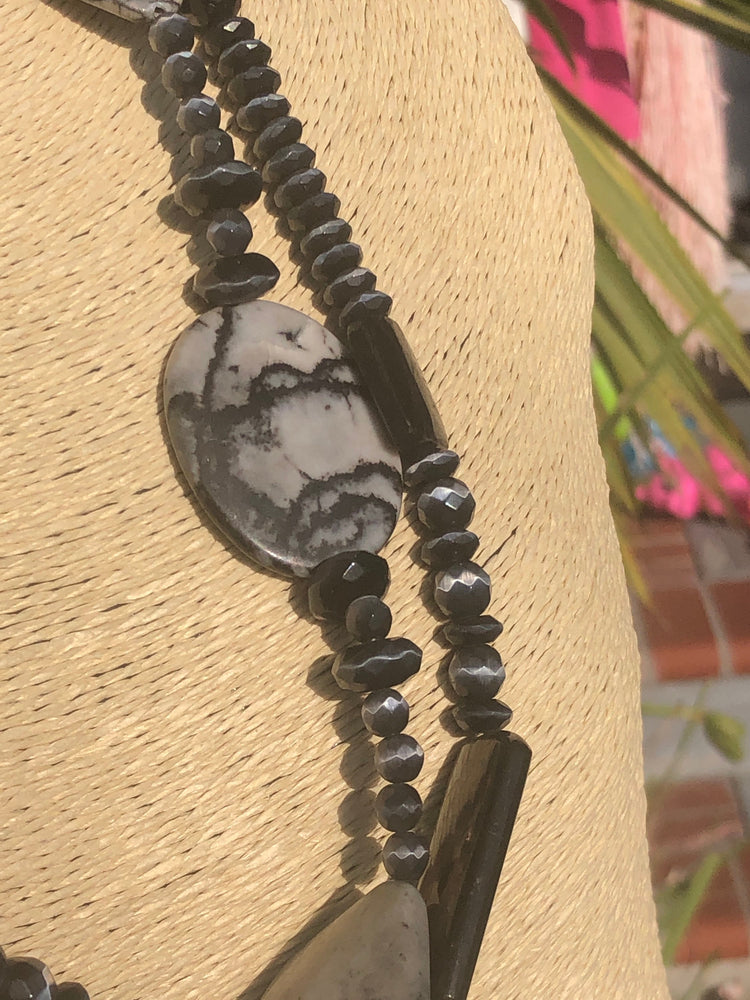 Beautiful designer Erickson Beamon black/gray gemstone Crystals/glass long beaded necklace costume