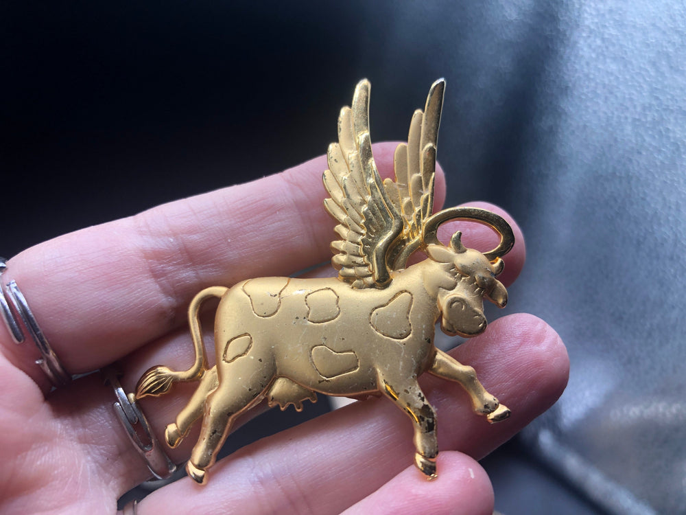 Cows cows cows! Cute cows goldtone Lot of 2 brooches One has articulated moving legs other is angel with wings + halo Designer JJ