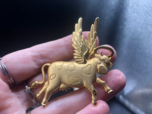 Cows cows cows! Cute cows goldtone Lot of 2 brooches One has articulated moving legs other is angel with wings + halo Designer JJ