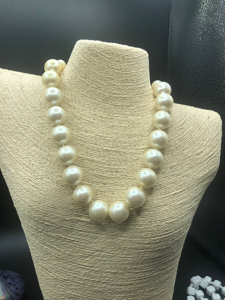 Vintage large faux pearl Beaded necklace/choker Designer CarolLee
