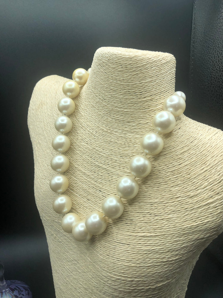 Vintage large faux pearl Beaded necklace/choker Designer CarolLee