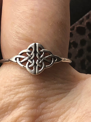 Nice Celtic Trinity knotts sterling silver ring 925 Size 6.25