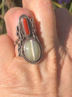 Vintage Native American Indian red coral white catseye Size 5.5 sterling silver southwestern saddle