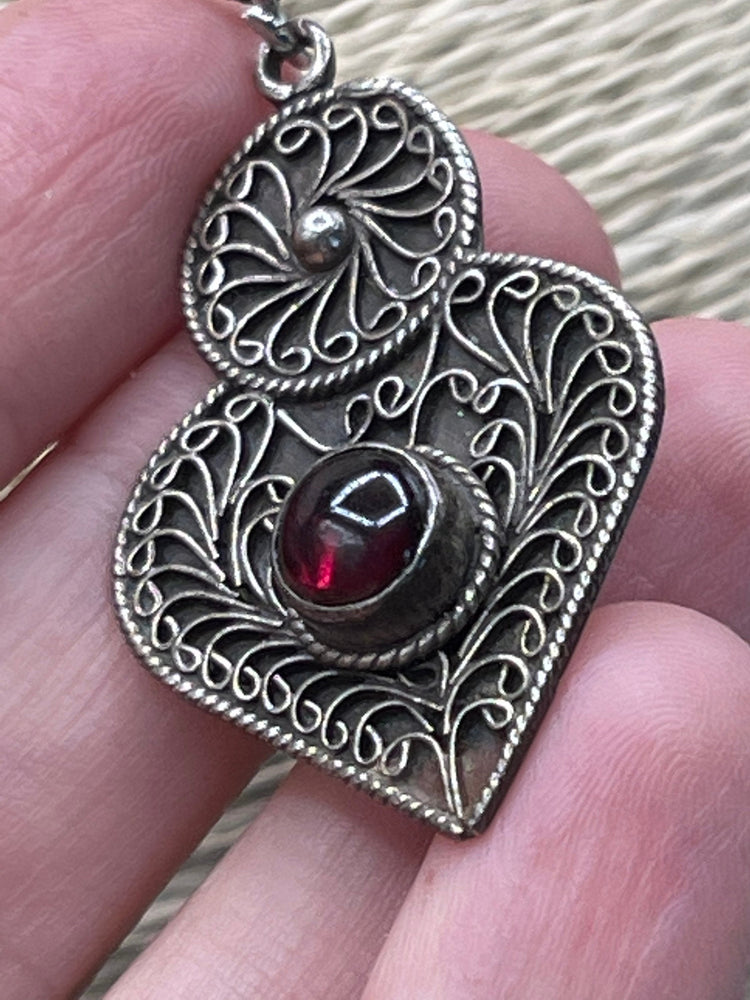 Beautiful antique vintage filigree Pendant sterling silver 925 Garnet Gemstone ornate design heart like Necklace Chain scrolls