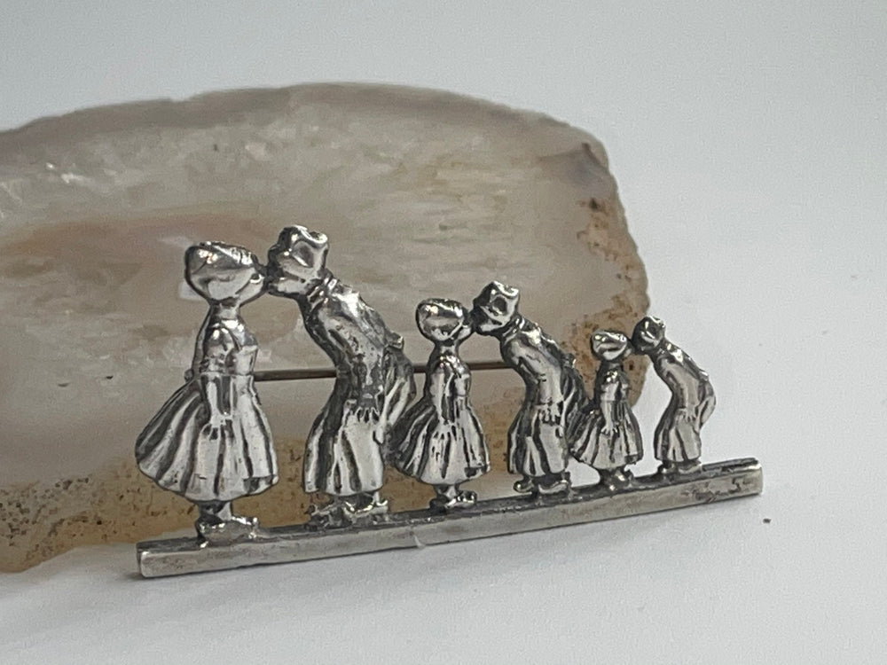 Big Antique Vintage Dutch Kissing Couples Solid Sterling Silver 925 Brooch Large
