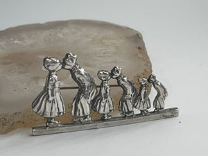 Big Antique Vintage Dutch Kissing Couples Solid Sterling Silver 925 Brooch Large