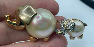 Adorable Faux Pearl Double Elephant Brooch Mommy and Baby Crystals