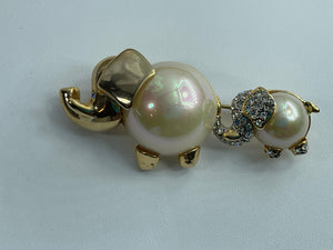 Adorable Faux Pearl Double Elephant Brooch Mommy and Baby Crystals