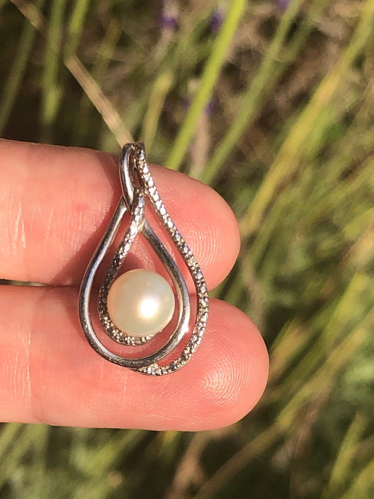 Beautiful Genuine Pearl & Illusion Accent Diamond Sterling Silver Pendant for Necklace