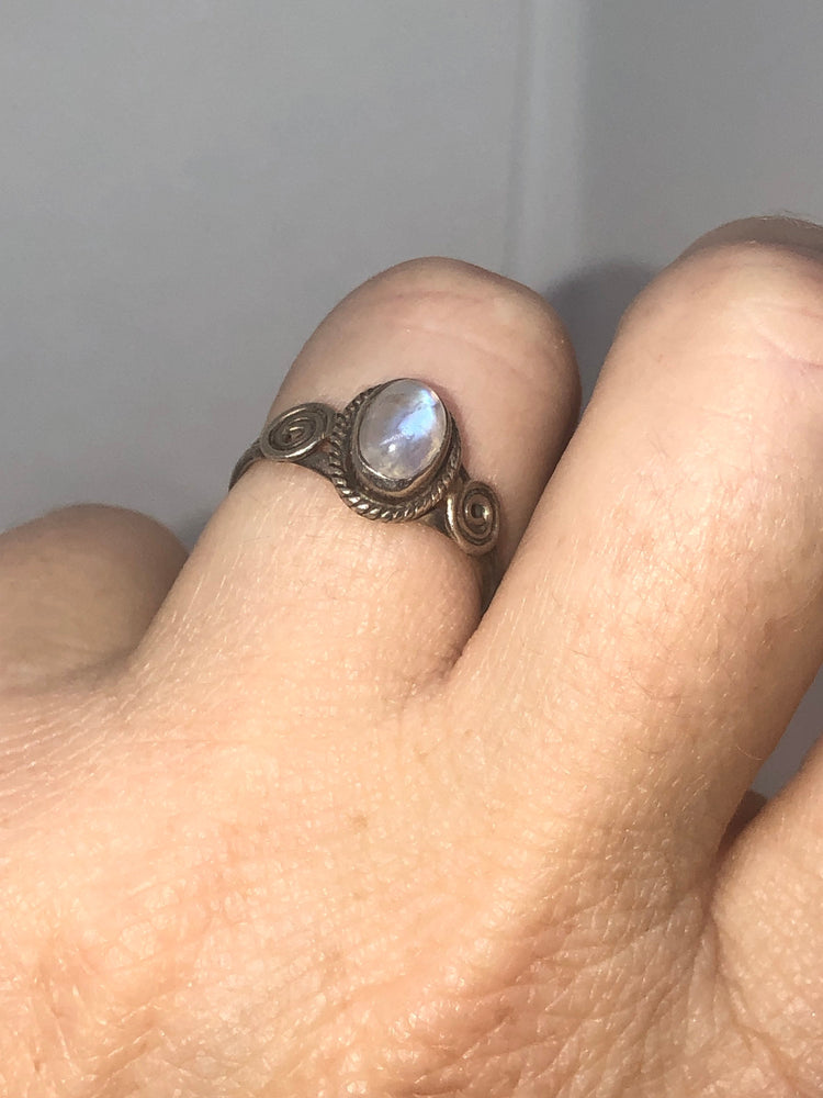Vintage Sterling Silver Rainbow Moonstone Gemstone Ring Size 6