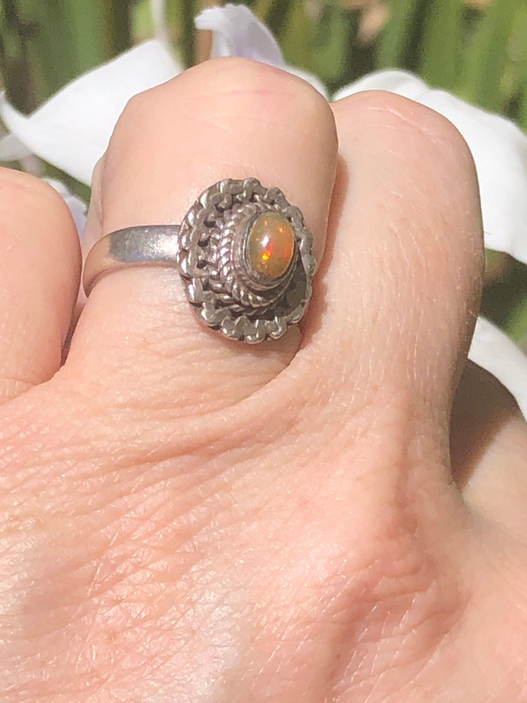 Beautiful Vintage Yellow Fire Opal Cabochon Gemstone Sterling Silver 925 Ring Size 6