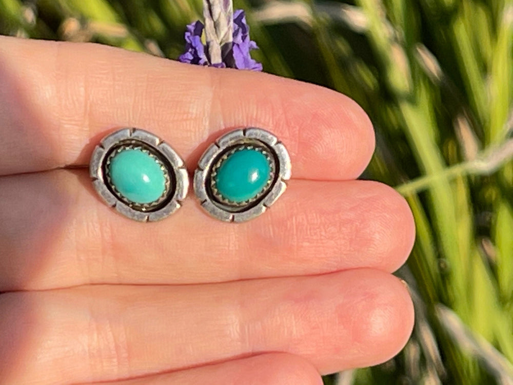 Vintage Native American Indian turquoise Gemstone studs earrings Southwestern Sterling Silver Silver