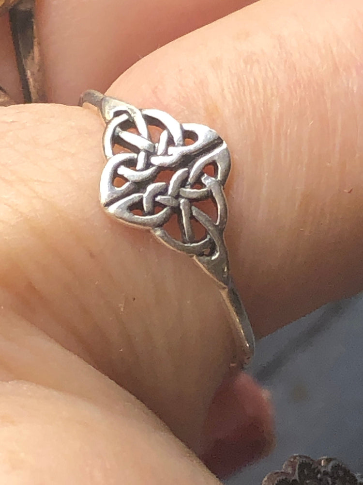 Nice Celtic Trinity knotts sterling silver ring 925 Size 6.25