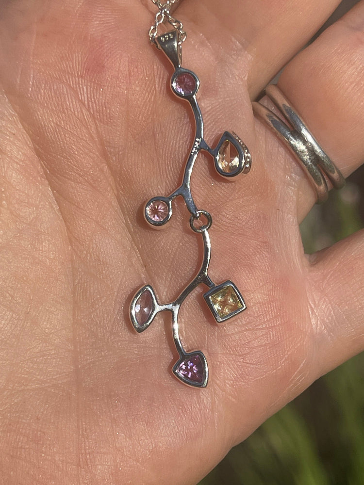 Lovely Sterling Silver 925 CZ Gem articulated Leaf  Pendant SU Necklace