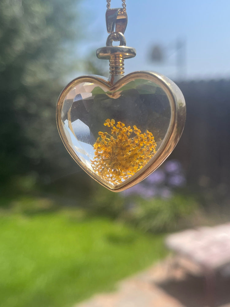 Beautiful Crystal Heart Locket Dried Flowers Botanical Floating Pendant Necklace W Chain