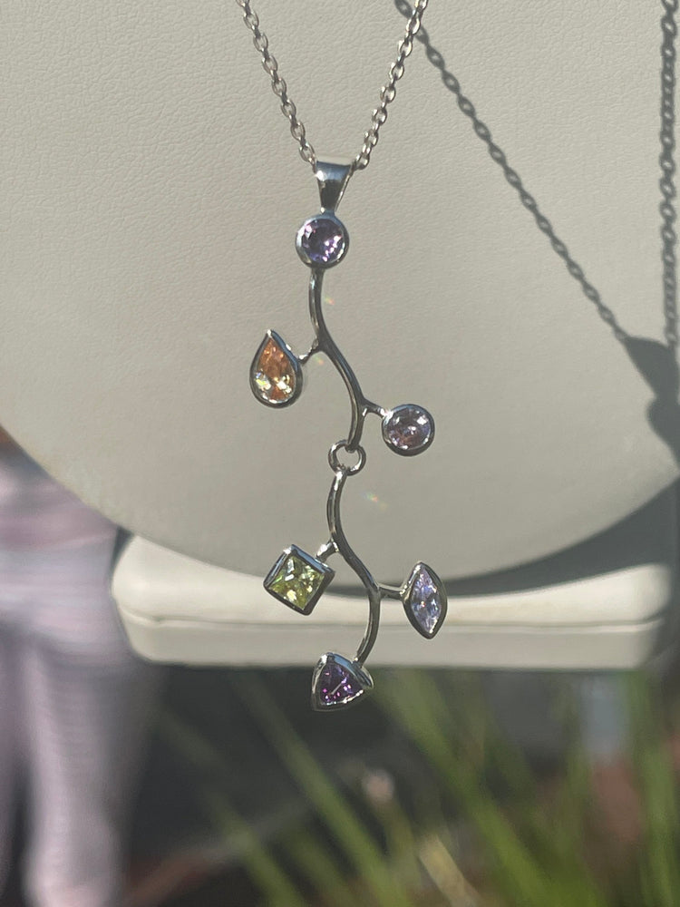 Lovely Sterling Silver 925 CZ Gem articulated Leaf  Pendant SU Necklace