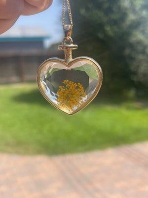 Beautiful Crystal Heart Locket Dried Flowers Botanical Floating Pendant Necklace W Chain