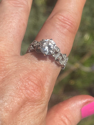 Beautiful Designer Jeulia Wedding/ Engagement Ring CZ Solitaire With Side Stones Stunning Sterling Silver Size 8.75