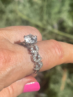 Beautiful Designer Jeulia Wedding/ Engagement Ring CZ Solitaire With Side Stones Stunning Sterling Silver Size 8.75