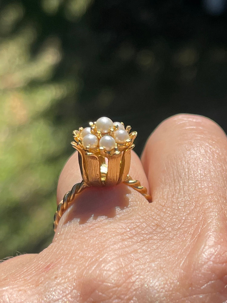 Vintage Pearls Designer Vendome Gold Tone Ring Unusual Tall Design Cluster Seed Pearls Size 5.75