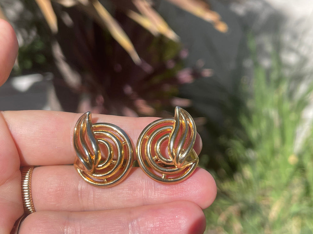 Vintage Trifari Gold Tone Clip On Earrings Swirl