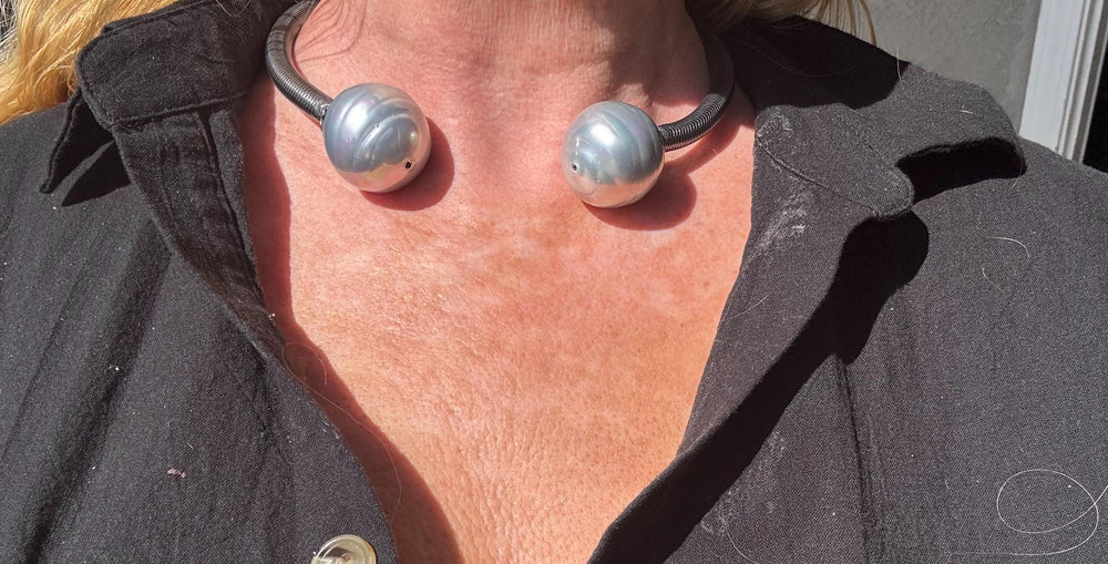 Bold Vintage Torque Necklace with Oversized Faux Pearls – Avant-Garde Statement Collar Runway
