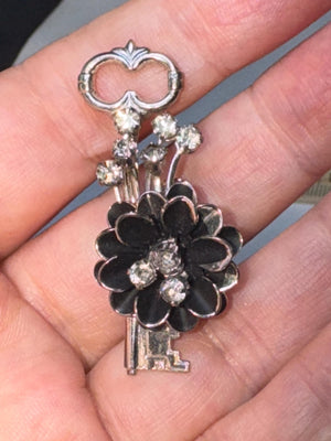 Vintage Skeleton Key Brooch with Black Enamel Flower and Rhinestones – Mid-Century Costume Jewelry