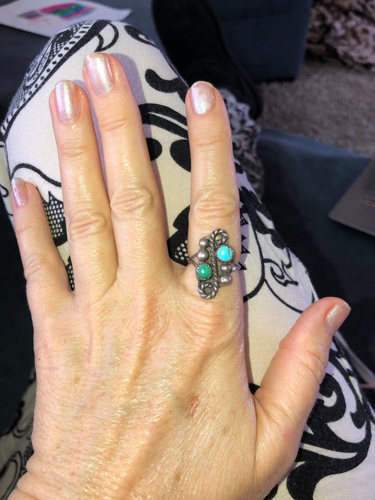 Vintage Native American Indian turquoise ring 7.5 sterling silver tall braided