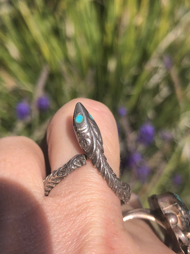Vintage Native American Indian Zuni sterling silver snake ring turquoise eyes size 7 slightly adjustable southwestern