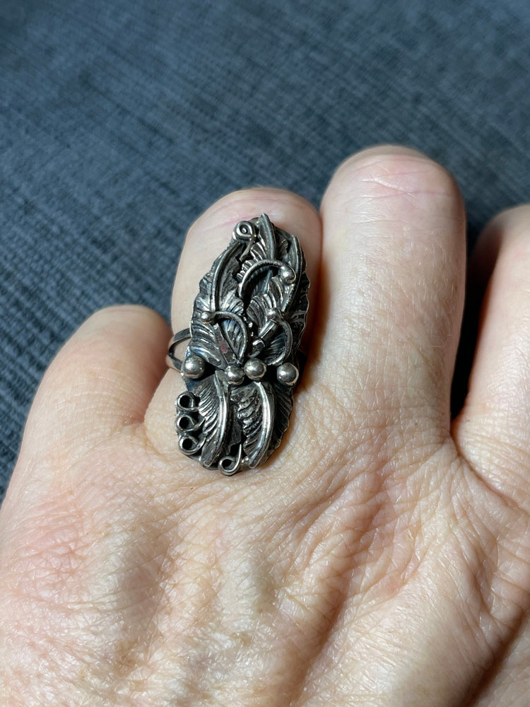 Vintage Sterling Silver 925 Native American Indian Squash Blossom Ring Size 5.5 long Saddle Style Signed K